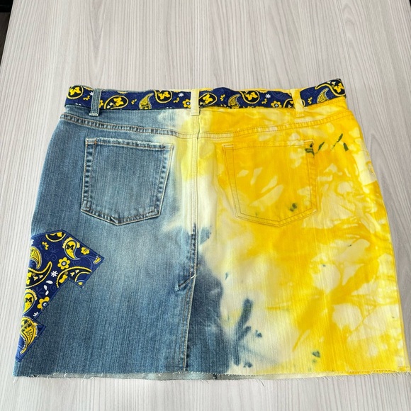 NWOT RARE! Limited edition Michigan Wolverines Patchwork Denim Miniskirt Size 12 - Picture 2 of 6